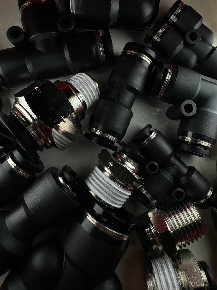 Cat&aacute;logo de conectores y tubing neum&aacute;tico
